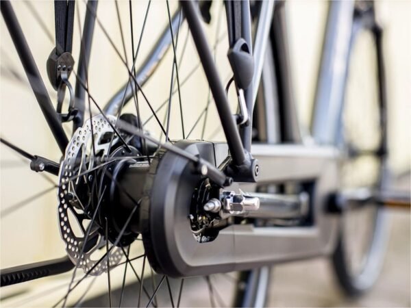 Vélo de Ville Électrique Trek District+ 1 Shimano Nexus 400 Wh Gris 2023 – Image 4